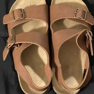 Gently used, tan+brown, boy’s size 5 sandals.